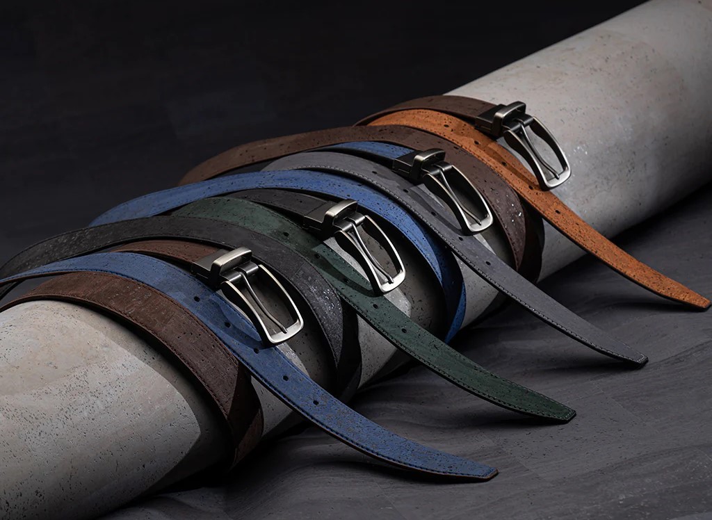 ari mens reversible cork belt group mood shot